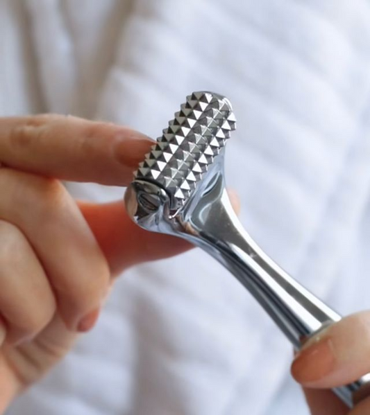 GlowRoll – Instantly smooth wrinkles and improve skin firmness