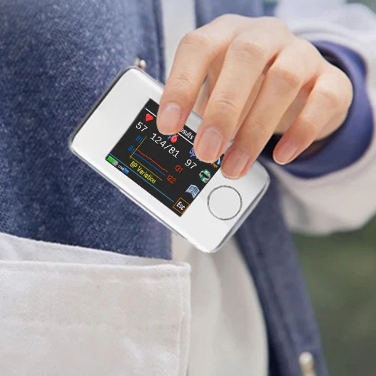 Pulse Oximeter VitalCheck Pro | SpO₂ & Heart Rate | Pain-free & Accurate | Compact & Rechargeable